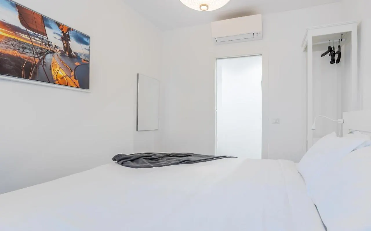 2 Bedrooms Apt With Terrace - Nolo Area Via Varanini Milan Italy