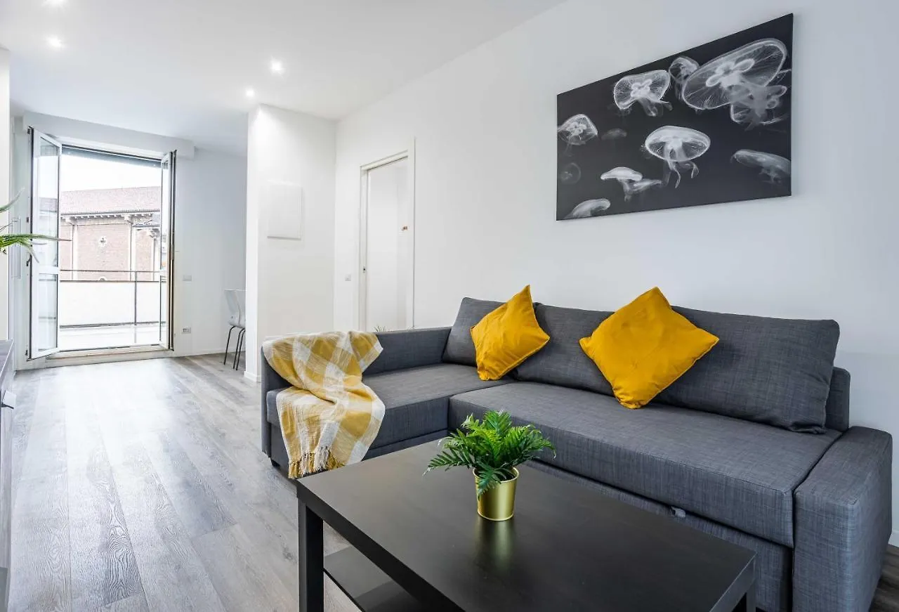Apartment 2 Bedrooms Apt With Terrace - Nolo Area Via Varanini Milan